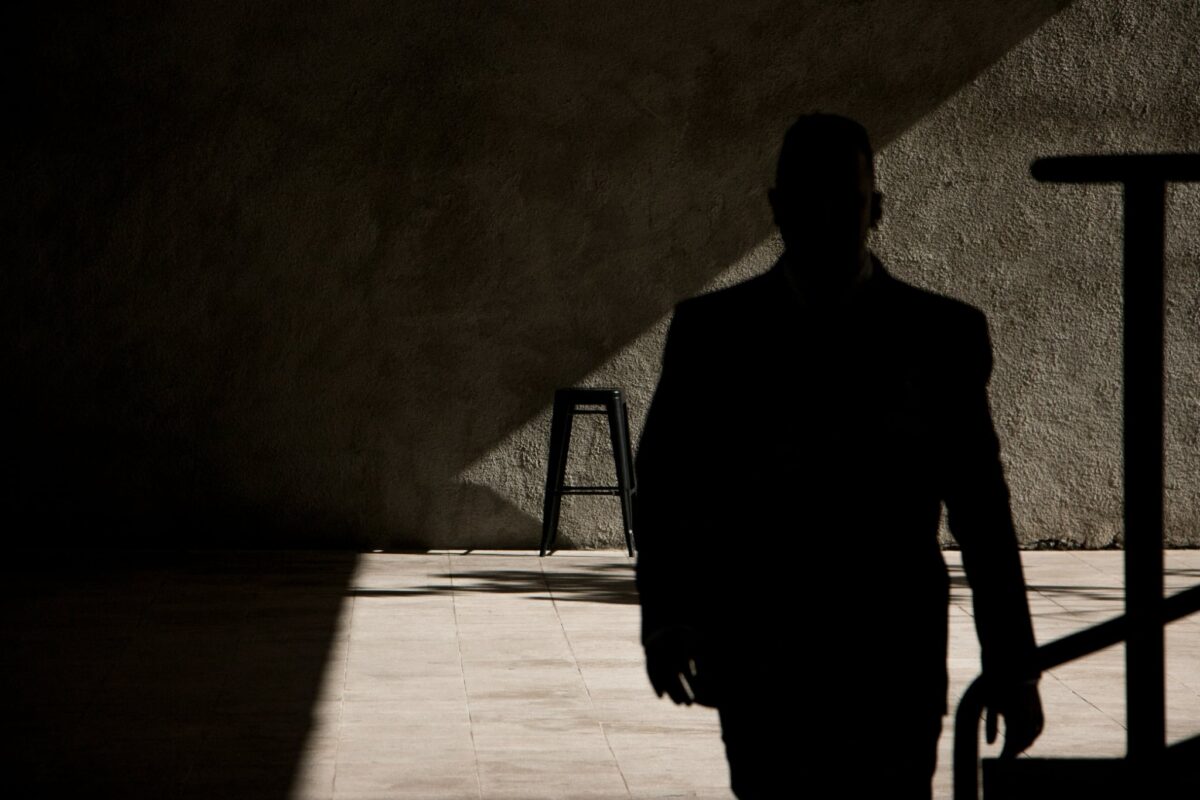 Ο αινιγματικός Επίτροπος, κάποιοι ζαβολιάρηδες και μία διάψευση