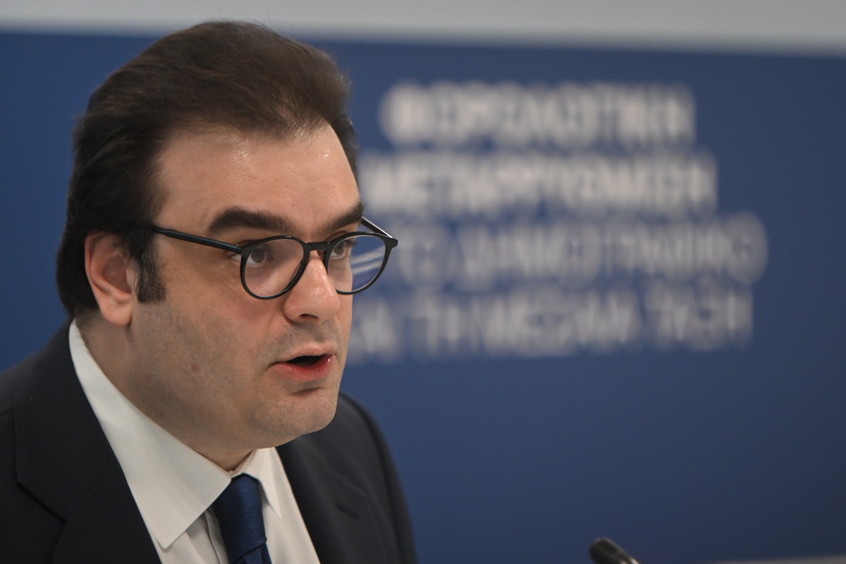 Financial Times: Φαβορί ο Πιερρακάκης για την προεδρία του Eurogroup