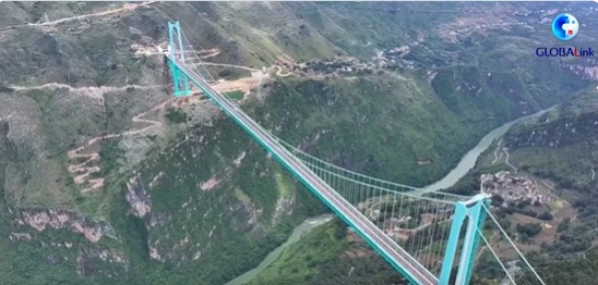 Εγκαινιάστηκε η ψηλότερη γέφυρα στον κόσμο (VIDEO)