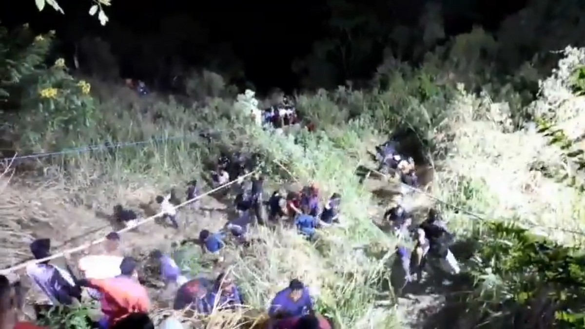 Σρι Λάνκα: Τουριστικό λεωφορείο έπεσε από γκρεμό – 15 νεκροί και 16 τραυματίες (VIDEO)