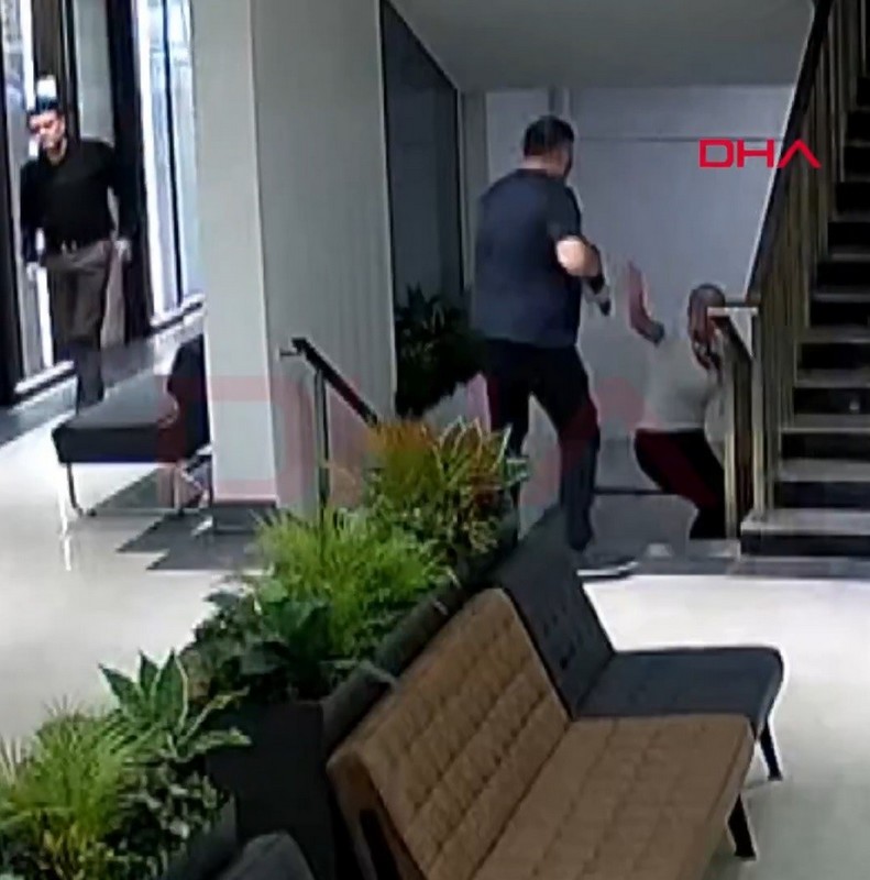 Σοκαριστική γυναικοκτονία στην Τουρκία – Εκτέλεσε την πρώην σύζυγό του μέσα σε νοσοκομείο (VIDEO)