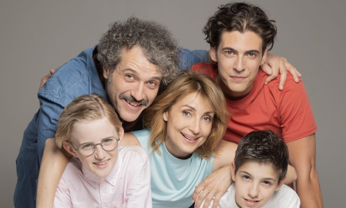 «Τρομεροί γονείς»: Πότε κάνει πρεμιέρα η οικογενειακή κωμωδία στον Alpha (VIDEO)