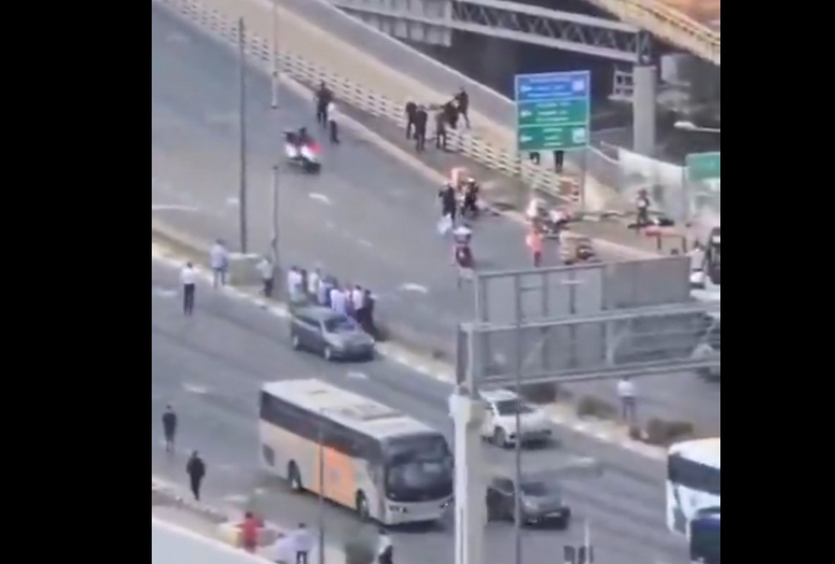 Ισραήλ: Τουλάχιστον πέντε νεκροί από πυροβολισμούς στην Ιερουσαλήμ (VIDEO)