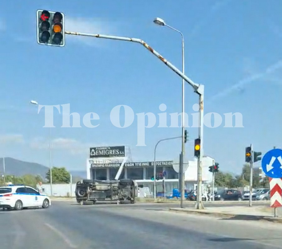 Θεσσαλονίκη: Αμάξι αναποδογύρισε μετά από σφοδρή σύγκρουση (VIDEO)