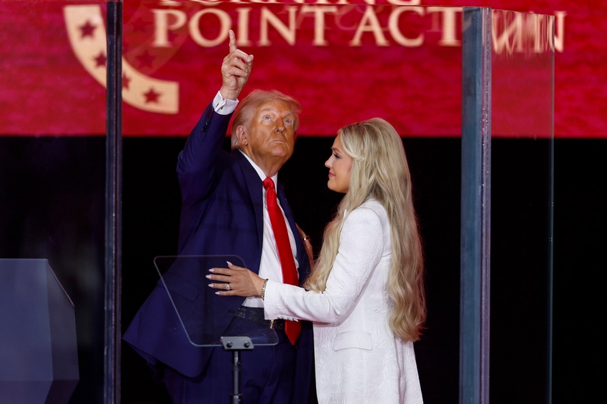 Ο Τραμπ χαρακτήρισε τον Τσάρλι Κερκ ως «μάρτυρα της ελευθερίας» στην τελετή μνήμης του (VIDEO)