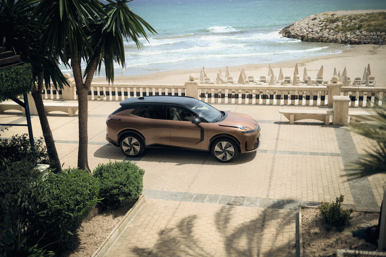 Επί Ελληνικού εδάφους το νέο Lynk & Co 08 Plug-in Hybrid