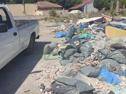 Θεσσαλονίκη: Τους έπιασαν στα «πράσα» την ώρα που άδειαζαν φορτηγό με μπάζα – Τρεις συλλήψεις (ΦΩΤΟ)