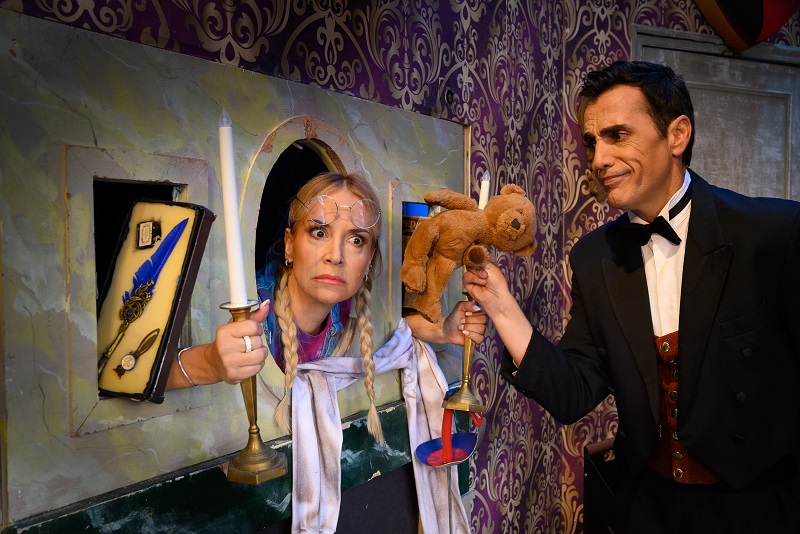 «Όλα λάθος»: Έρχεται στο Θέατρο Κολοσσαίον