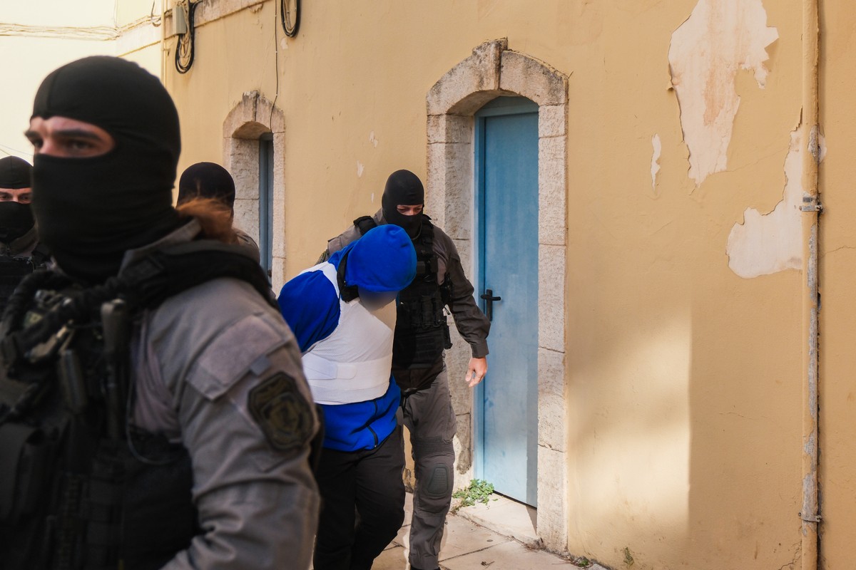 Κρήτη: Ο 22χρονος είπε ότι ο 51χρονος έβρισε τη μητέρα του – Απολογείται για τη δολοφονία το Σάββατο (VIDEO)