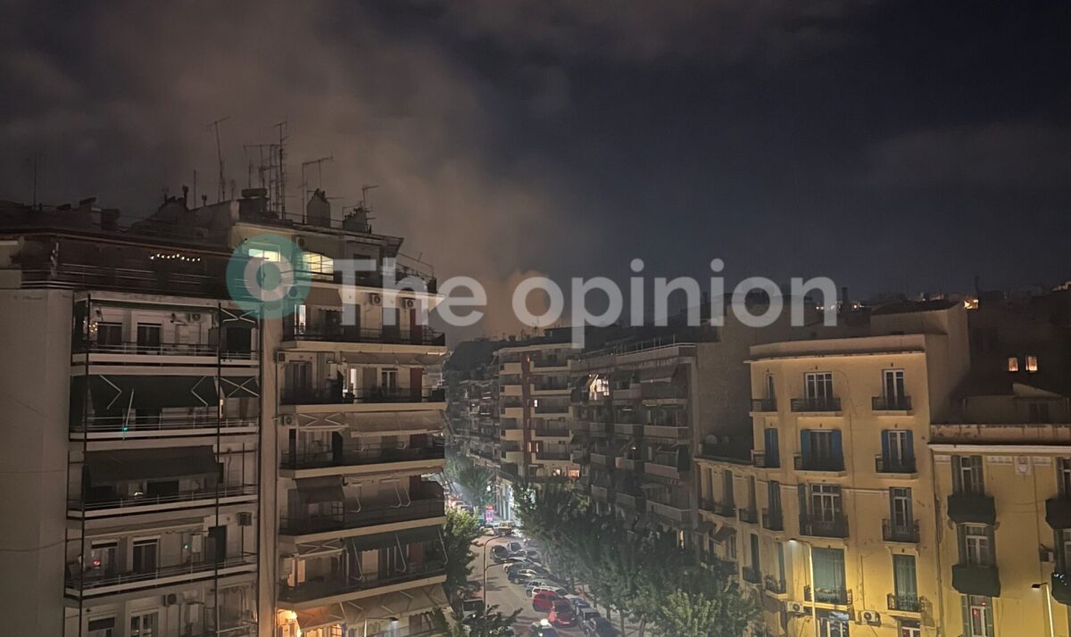 Θεσσαλονίκη: Τι λέει η Πυροσβεστική για τη φωτιά σε εγκαταλελειμμένο κτήριο