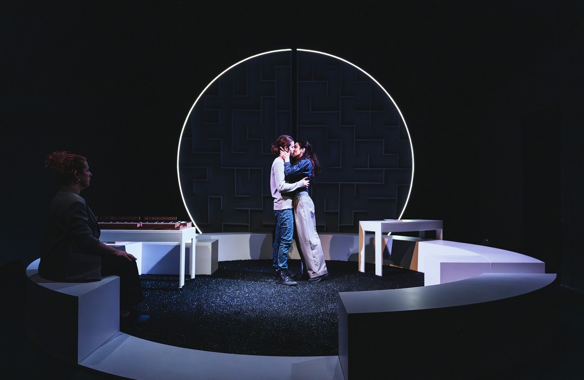 Το «Incognito» του Nick Payne «επιστρέφει» στη Θεσσαλονίκη σε σκηνοθεσία Γλυκερίας Καλαϊτζή (ΦΩΤΟ)