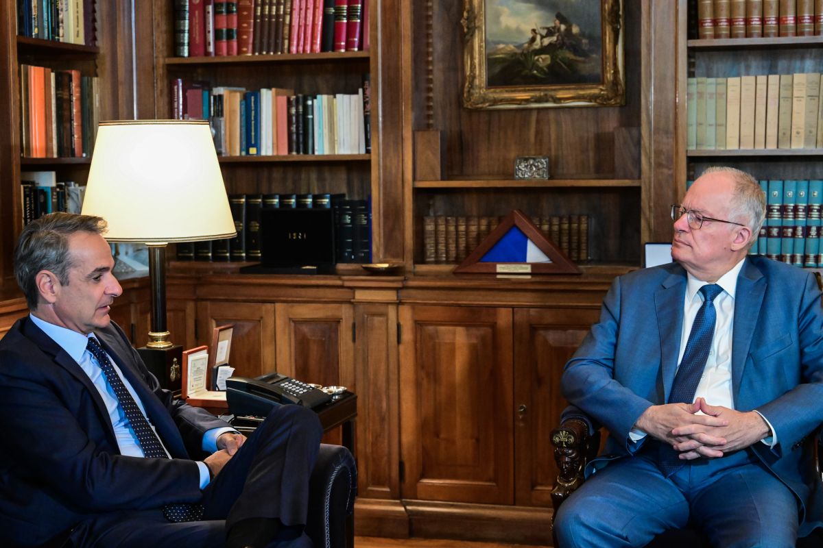 Μητσοτάκης σε Τασούλα: Το μνημείο του Αγνώστου Στρατιώτη έχει συμβολικό βάρος, να διαφυλάξουμε τον χαρακτήρα του