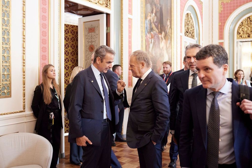 Ισορροπεί το Μαξίμου: Μήνυμα Μητσοτάκη από την Κοπεγχάγη – Συναντήσεις της Κοβέσι στην Αθήνα