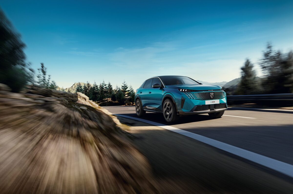 Διαθέσιμο στην Ελλάδα το PEUGEOT E-3008 Dual Motor AWD 325