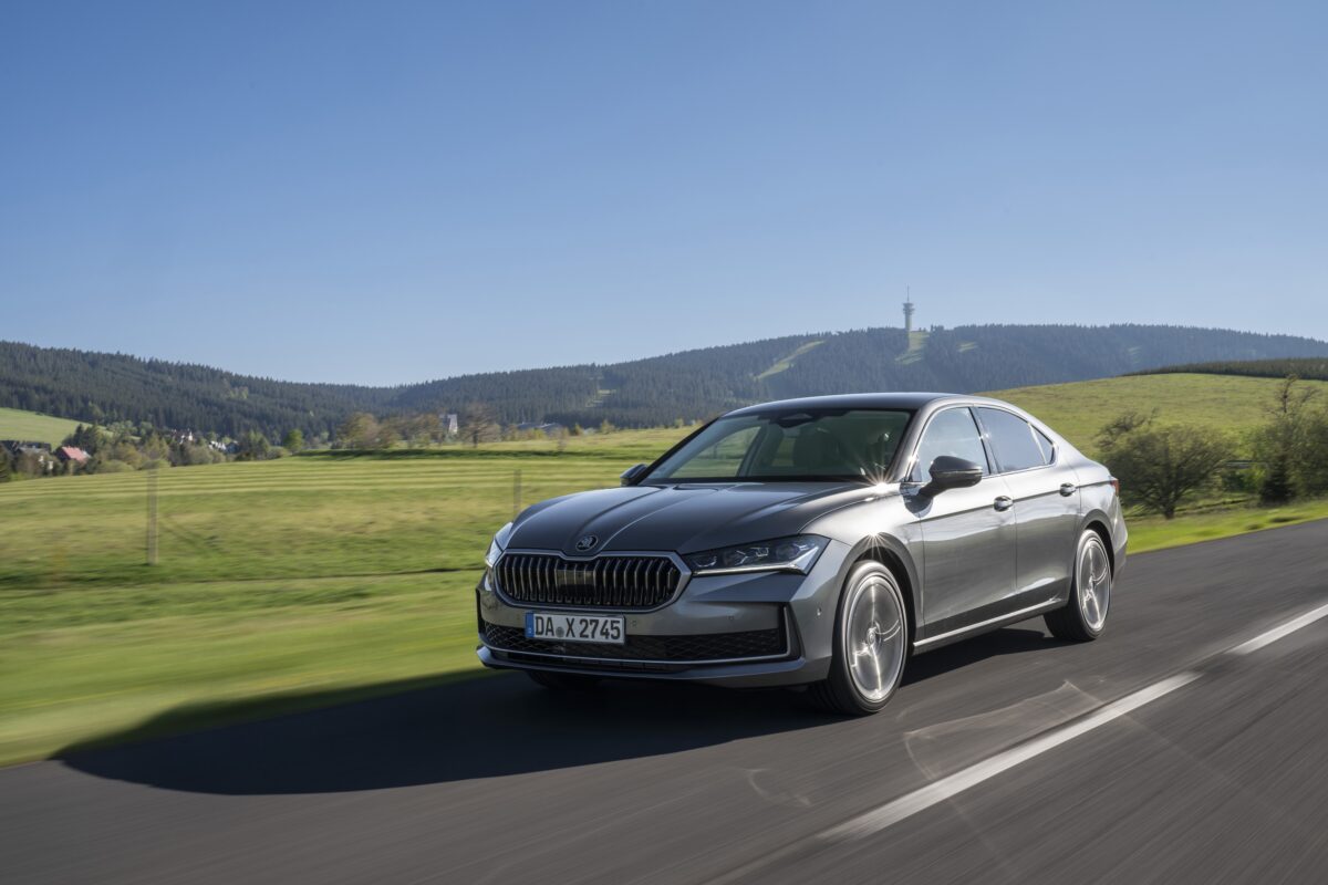 Απίστευτο και όμως αληθινό! Το Skoda Superb έκανε 2.831 χλμ. με ένα ρεζερβουάρ!