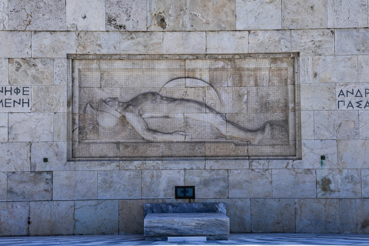 Πολιτική σύγκρουση για την τροπολογία του «Αγνώστου Στρατιώτη» – Μάχη πολιτικών αρχηγών στη Βουλή