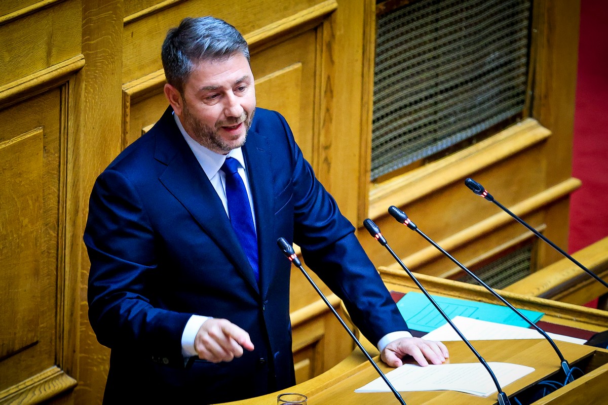 Ανδρουλάκης στοχεύει Μητσοτάκη στήνοντας προεκλογικό δίπολο