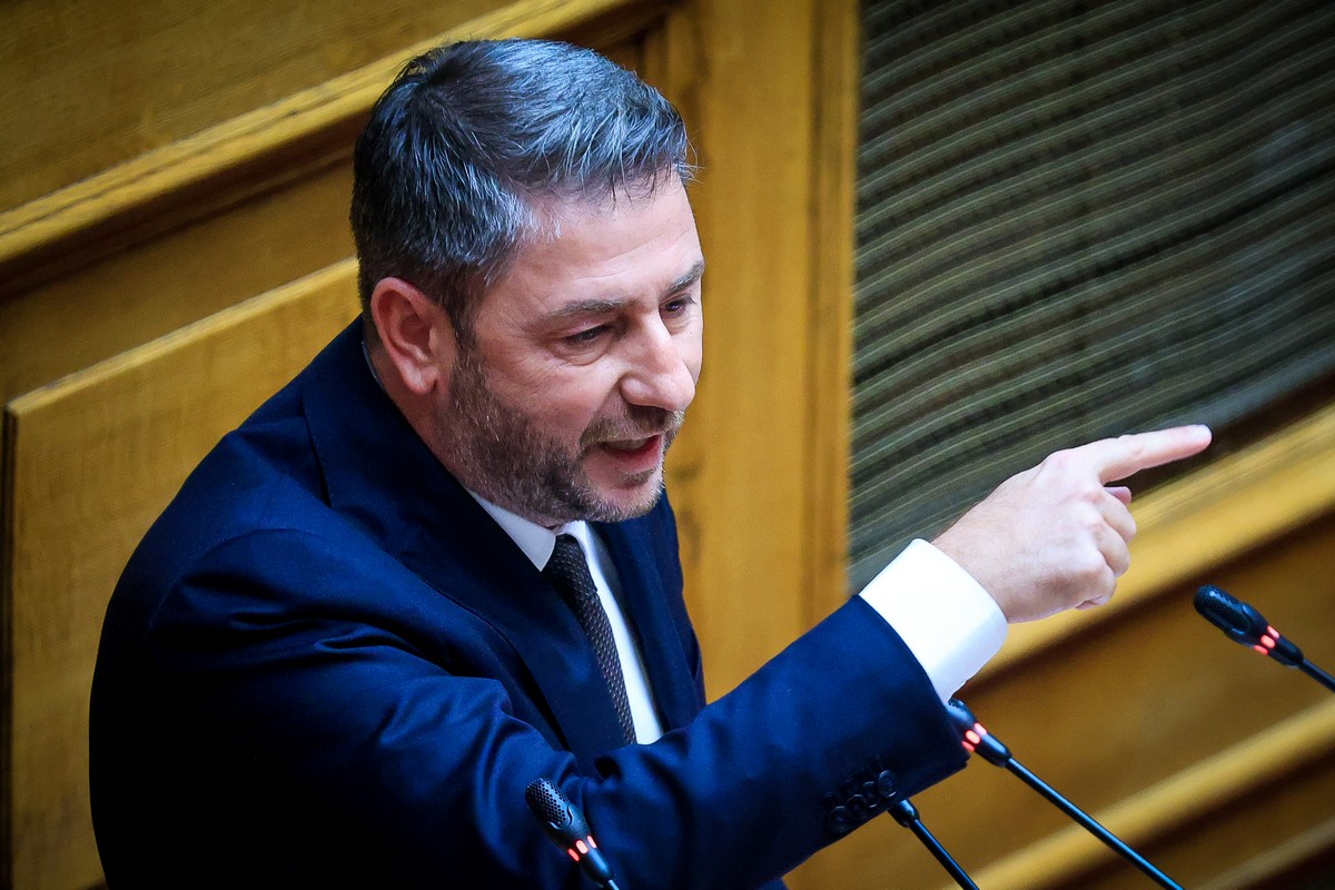 ΠΑΣΟΚ: Σε προεκλογικό συναγερμό με αρχή το Συνέδριο – Οι κινήσεις Ανδρουλάκη και η σκληρή αντιπολιτευτική γλώσσα