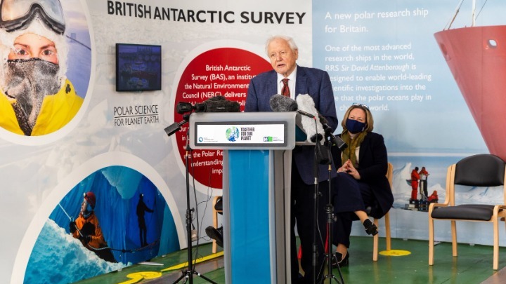 Ο Σερ Ντέιβιντ Ατένμπορο κατέρριψε ρεκόρ και έγινε ο μεγαλύτερης ηλικίας νικητής Έμμυ Πρωινής Ζώνης