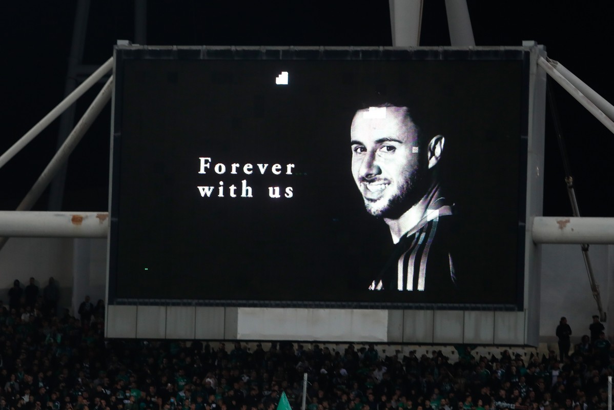 Η μέρα που το ελληνικό ποδόσφαιρο βυθίστηκε στο πένθος – Ένας χρόνος από τον θάνατο του Τζορτζ Μπάλντοκ (ΦΩΤΟ)