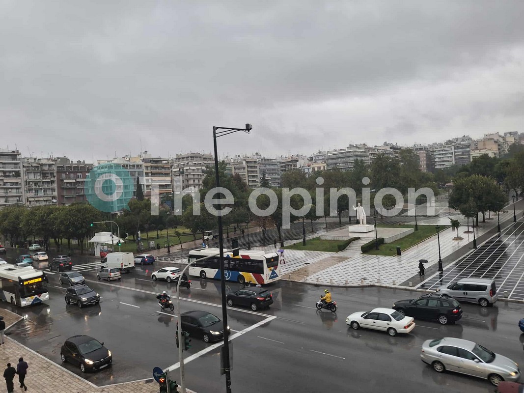 Η θέα από τα παράθυρα του The Opinion 