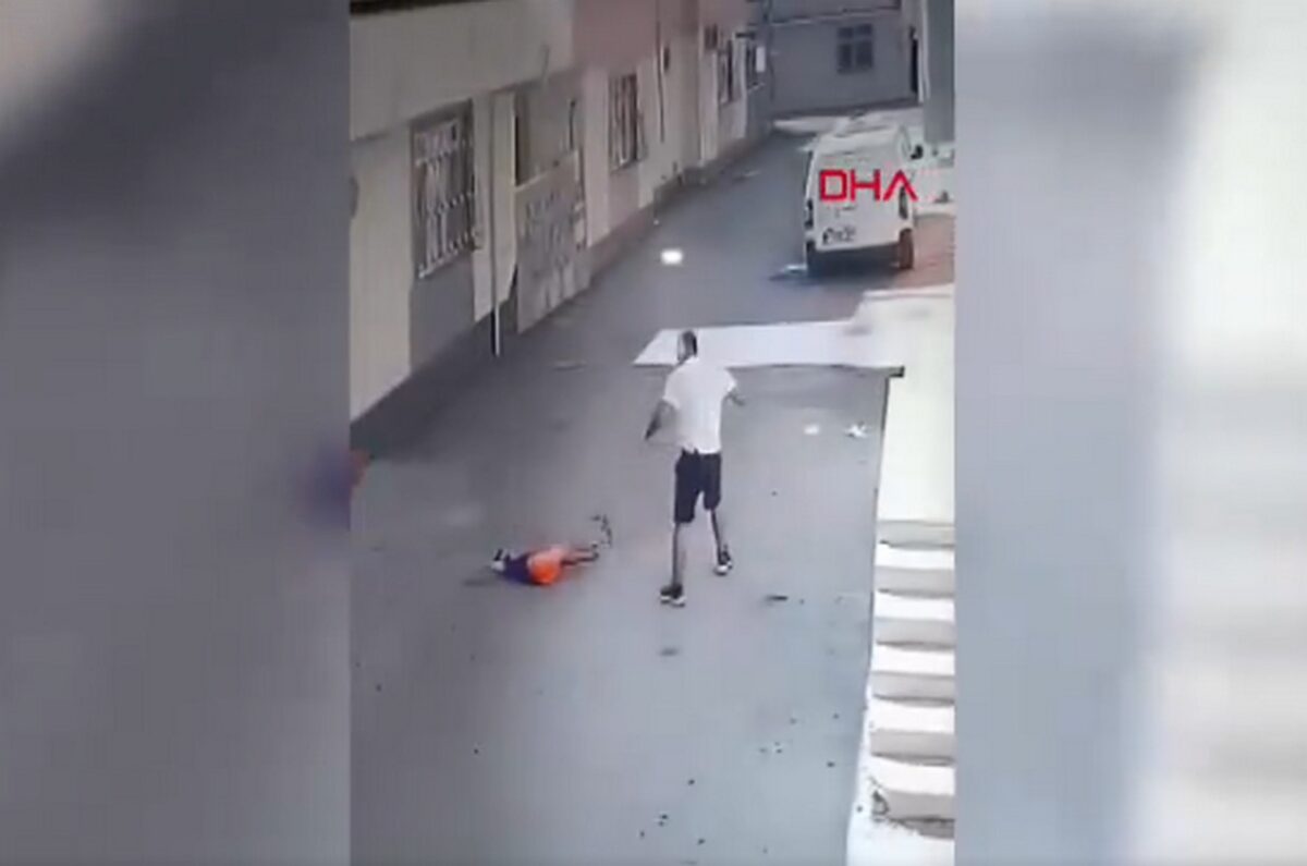 Τουρκία: Άνδρας κυνηγά και πετά στο έδαφος 7χρονο αγόρι (VIDEO)