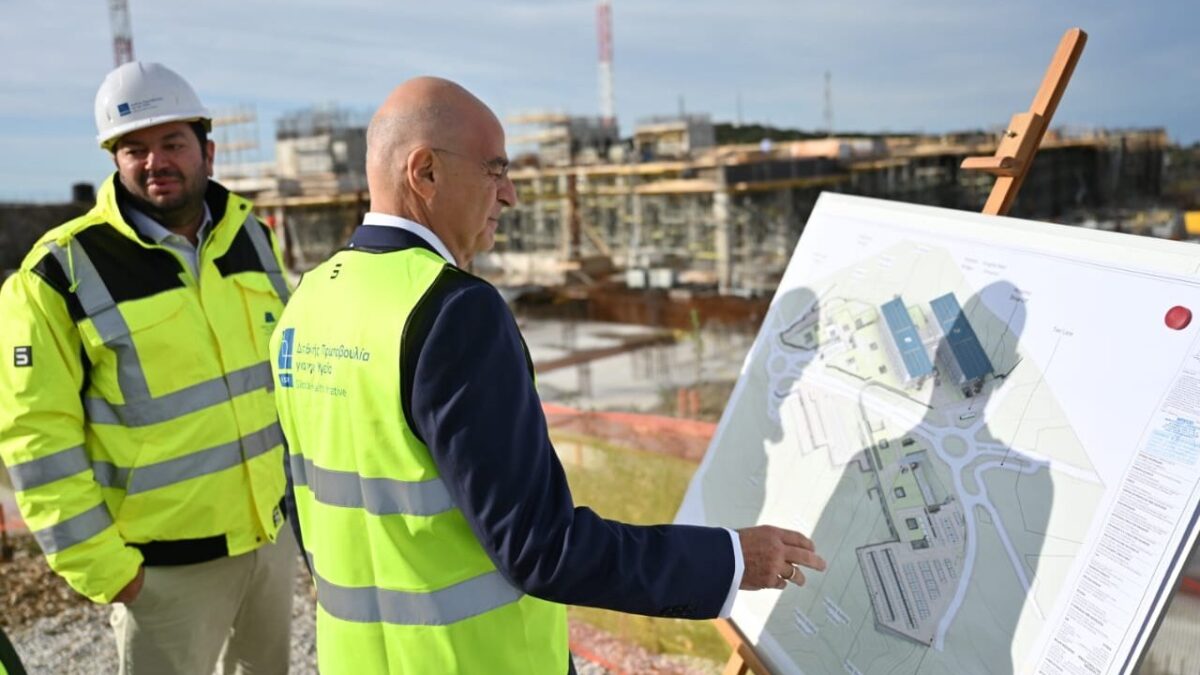 Στο υπό ανέγερση Παιδιατρικό Νοσοκομείο στο Φίλυρο ο Νίκος Δένδιας (ΦΩΤΟ)