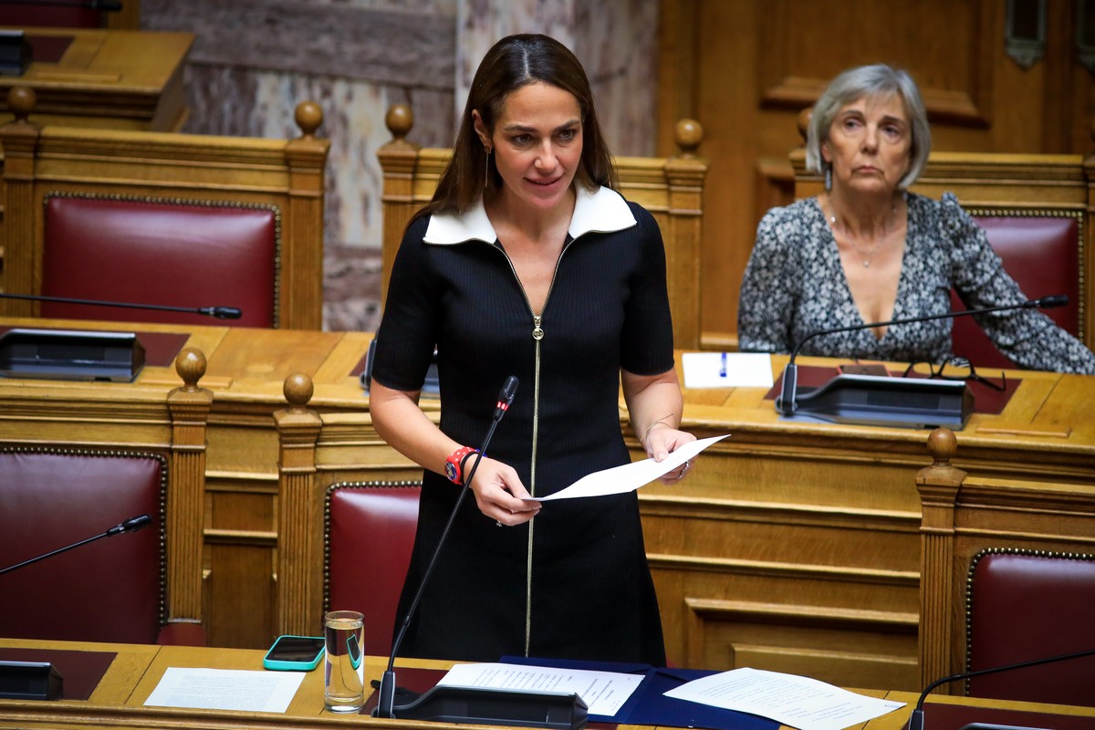 Δόμνα Μιχαηλίδου: «Ανεβάζουμε τα εισοδηματικά όρια στα vouchers των βρεφονηπιακών σταθμών»