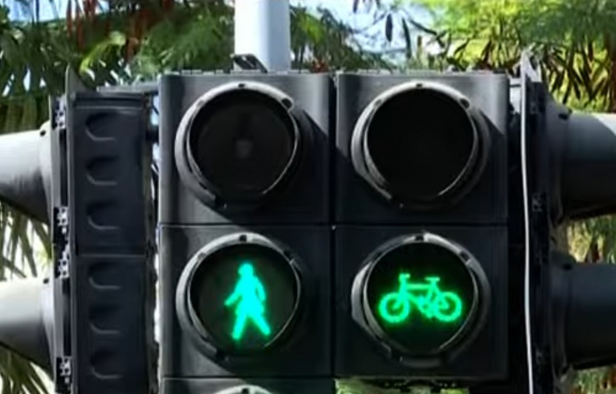 Κύπρος: Γυναικείες φιγούρες στα φανάρια – «Είναι μία μικρή αλλαγή με μεγάλα μηνύματα» (VIDEO)