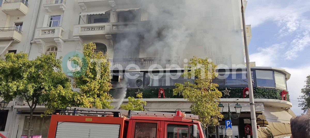 Μεγάλη φωτιά σε καφέ – μπαρ στη Λεωφόρο Νίκης (ΦΩΤΟ -VIDEO)