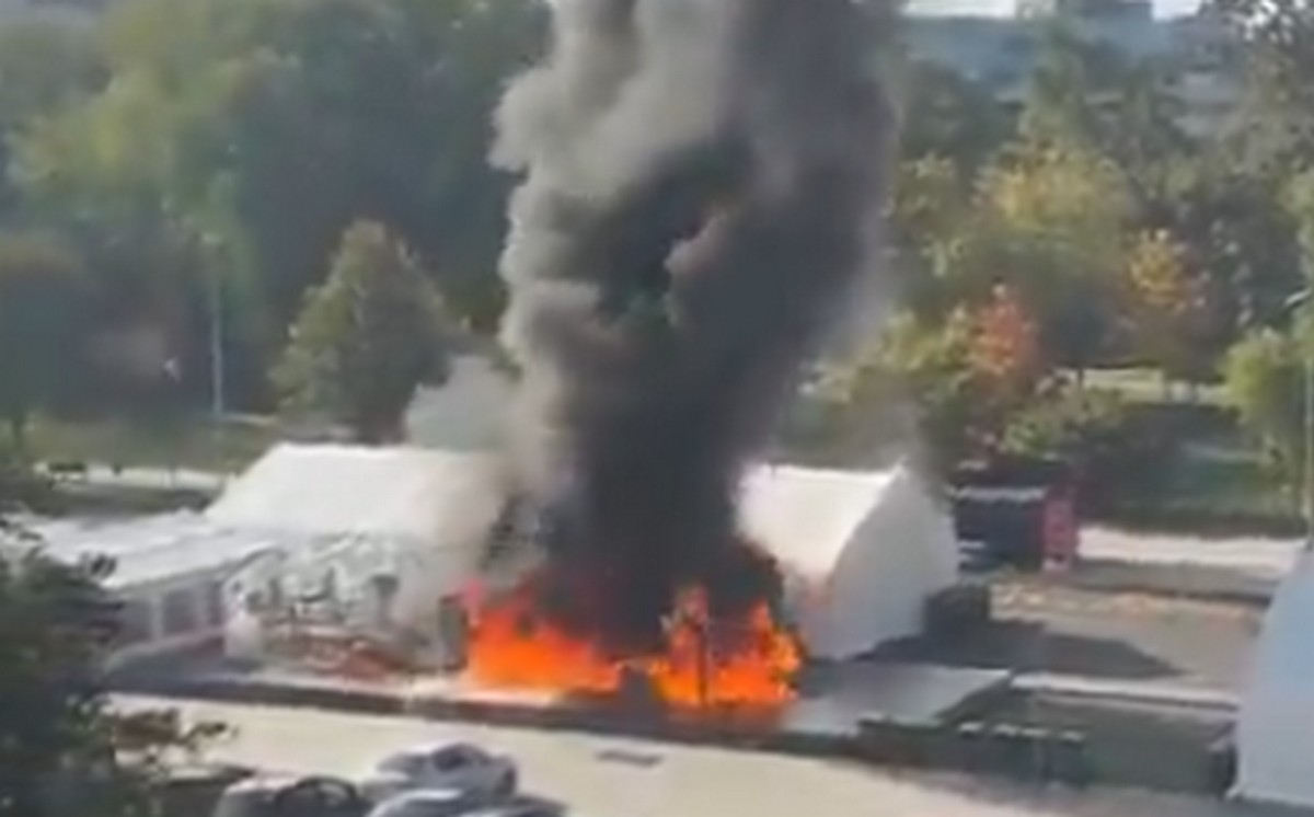 Πυροβολισμοί και φωτιά έξω από το κοινοβούλιο της Σερβίας (VIDEO)