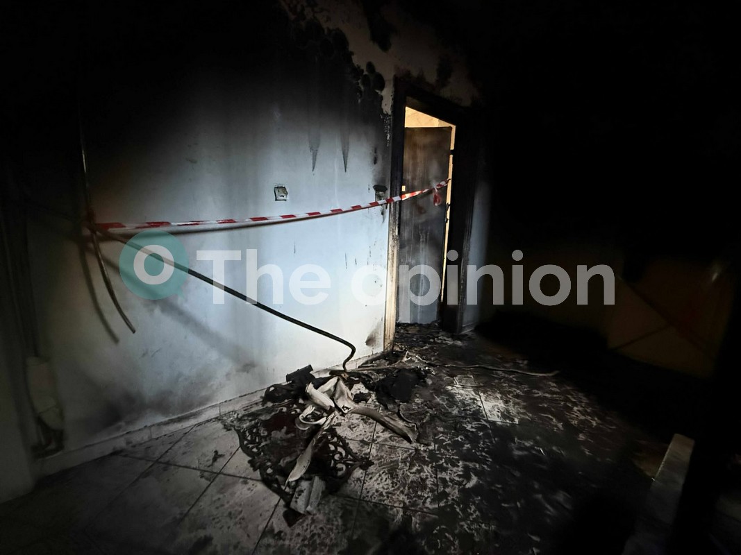 Φωτιά σε διαμέρισμα στη Λαγκαδά: Εγκλωβίστηκε στη σκάλα η 70χρονη που κατέληξε (ΦΩΤΟ)