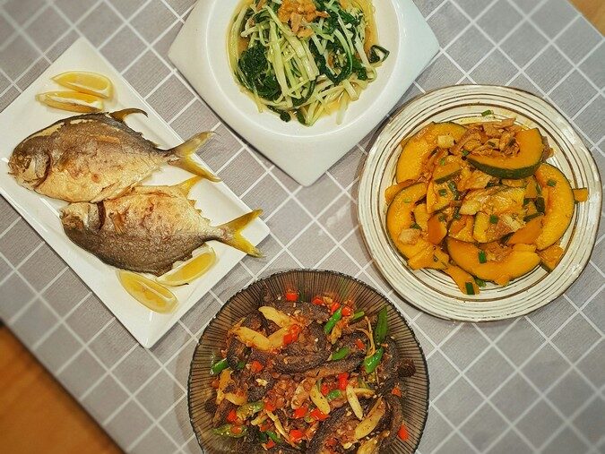 Γιατί οι αργίες καταλήγουν σε υπερφαγία; Πώς να το αλλάξεις χωρίς να στερηθείς