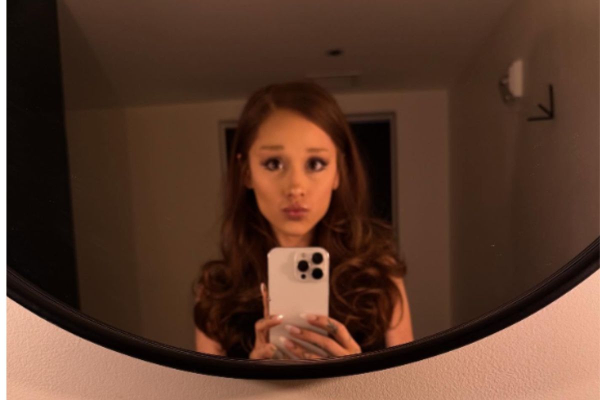 Η Αριάνα Γκράντε επέστρεψε στο καστανό μετά από 3 χρόνια