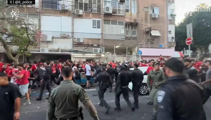 Ποδοσφαιρικός «πόλεμος» στο Τελ Αβίβ – Ματαιώθηκε το μεγάλο ντέρμπι (VIDEO)