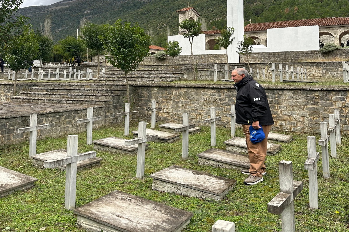 Ο Κώστας Καραμανλής στα Μνημεία Πεσόντων στη Β. Ήπειρο
