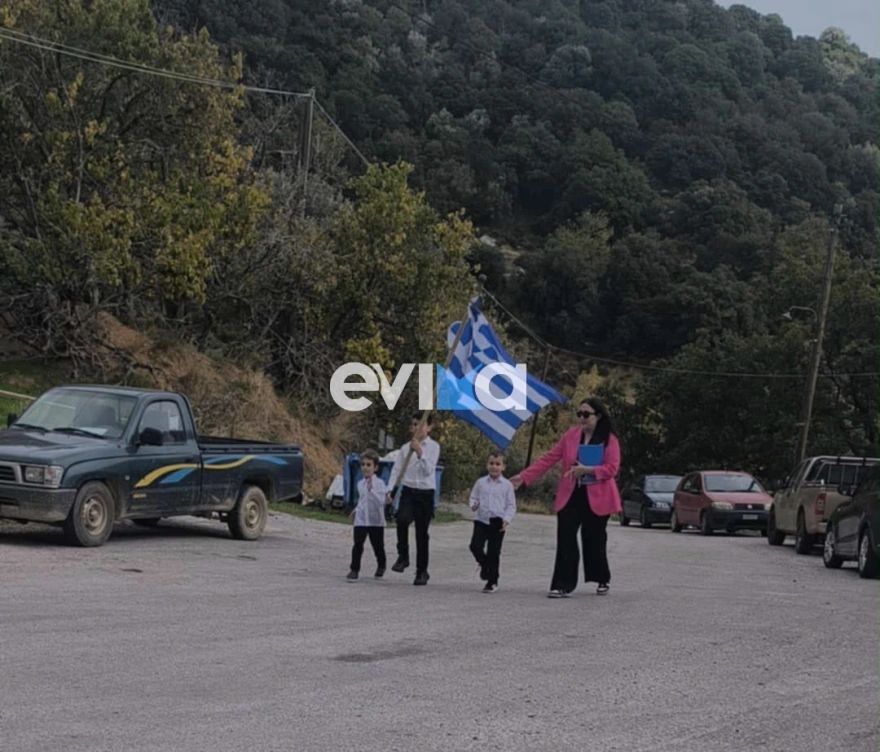 Η πιο συγκινητική παρέλαση: Δύο παιδιά τίμησαν την 28η Οκτωβρίου σε χωριό της Καρύστου