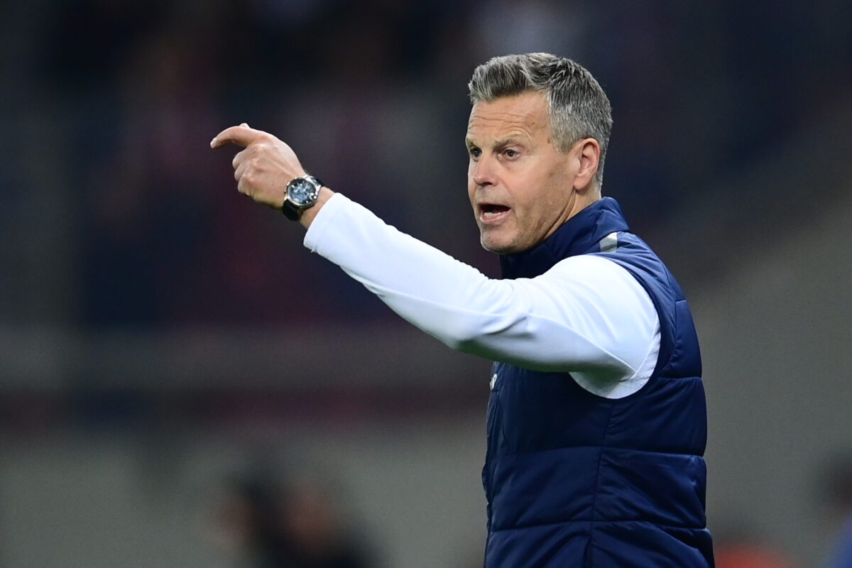 Champions League: Προπονητής «έκοψε» τον θόρυβο αντίπαλων οπαδών με… ωτοασπίδες