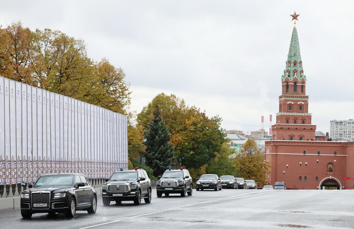 Ρωσία: Μια 18χρονη μουσικός του δρόμου κρίθηκε ένοχη για “δυσφήμιση” του στρατού επειδή ερμήνευσε τραγούδια επικριτικά για το Κρεμλίνο