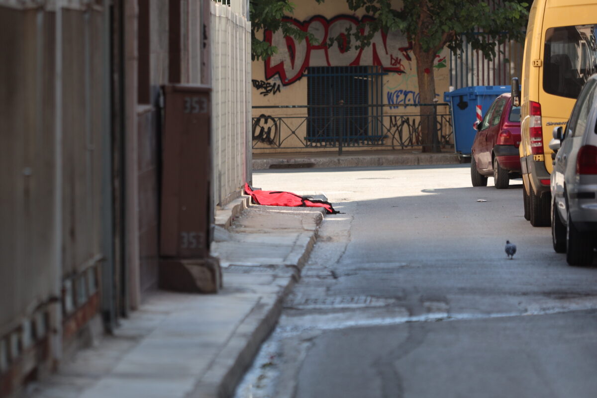 Εντοπίστηκε χειροβομβίδα στη Λιοσίων –  Διέκοψαν την κυκλοφορία