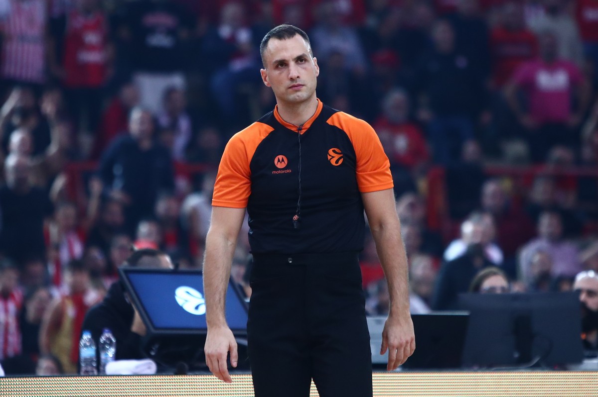 Συνελήφθη με 250.000 ευρώ στο διαμέρισμά του διαιτητής της Euroleague (VIDEO)