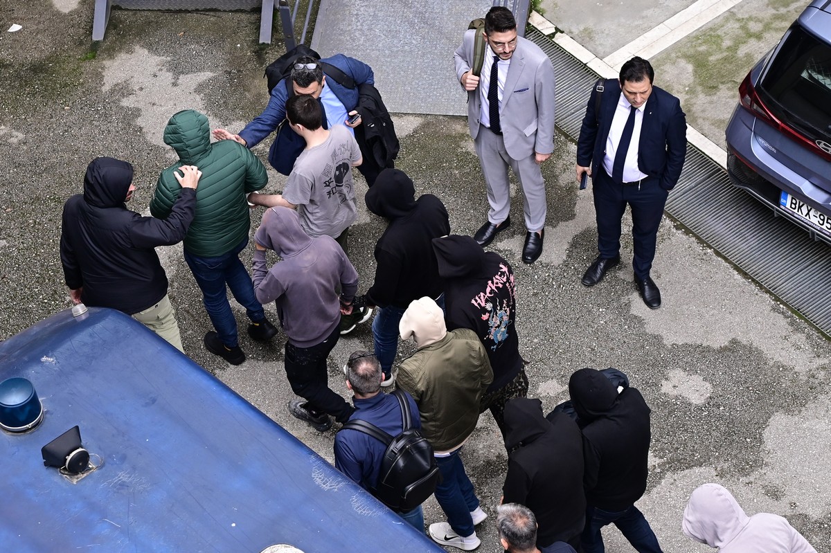 Οι… γενναίοι εισαγγελείς παραμένουν στις θέσεις τους