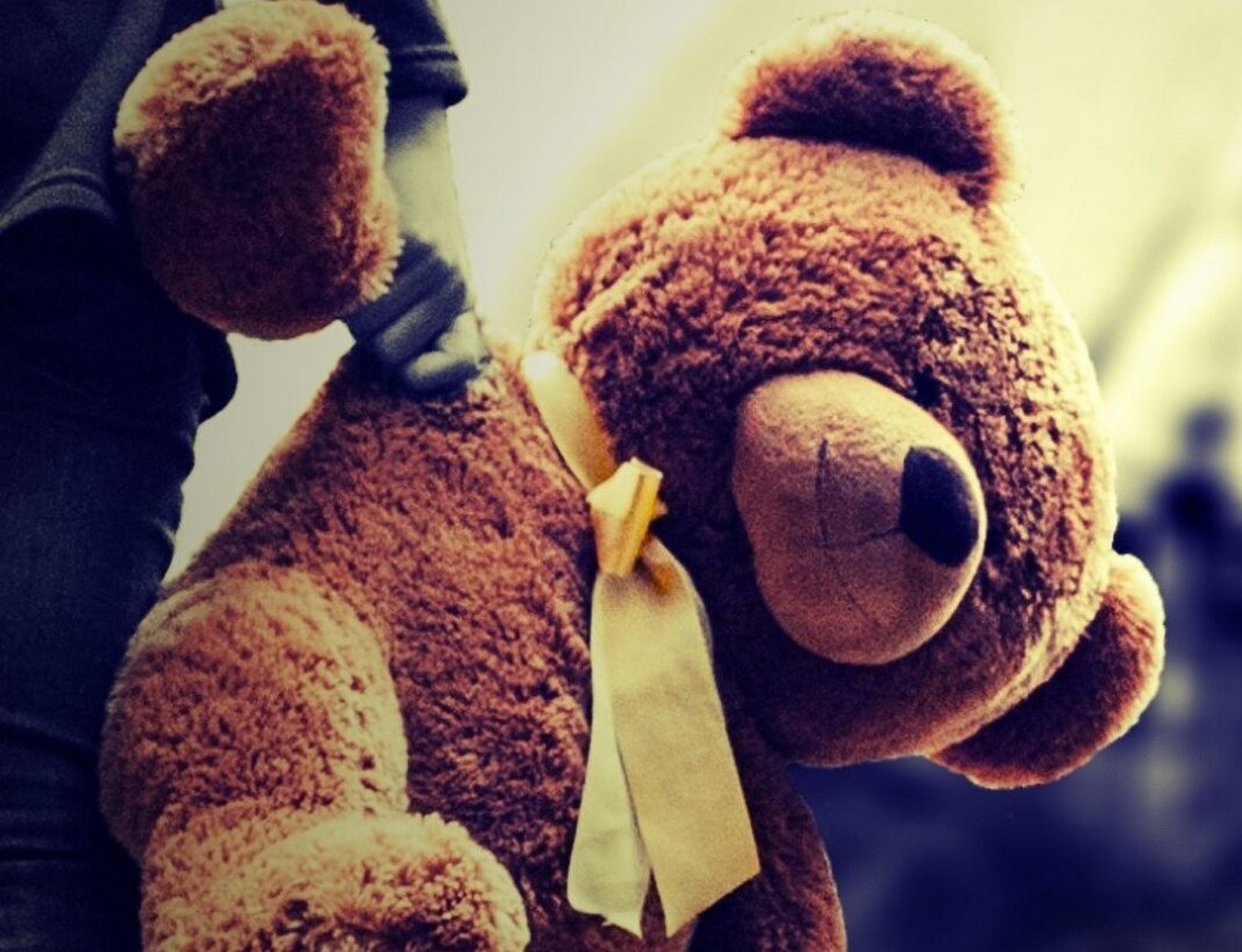 Reparenting: Αγκαλιάζοντας το παιδί που έχουμε μέσα μας