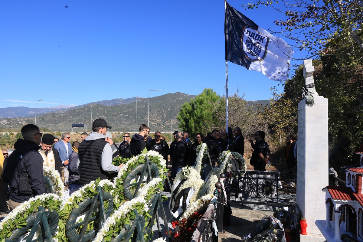«Σύσσωμος» o ΠΑΟΚ στο μνημόσυνο στα Τέμπη (ΦΩΤΟ)