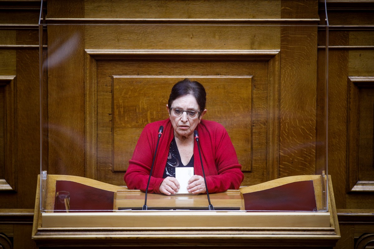 Το «ευχαριστώ» της Αλέκας Παπαρήγα στους γιατρούς του νοσοκομείου Αγία Όλγα