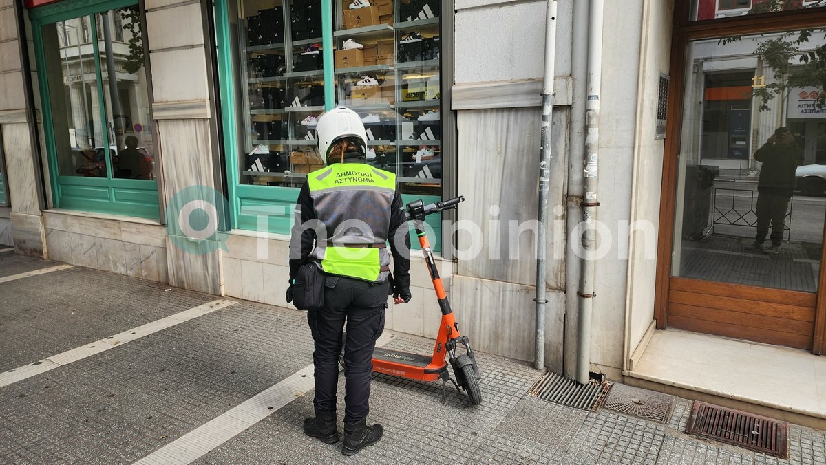 Θεσσαλονίκη: «Έπεσαν» τα πρώτα πρόστιμα για τα παρανόμως παρκαρισμένα ηλεκτρικά πατίνια (VIDEO)