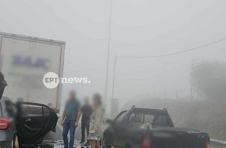 Κοζάνη: Τροχαίο ατύχημα στα διόδια Πολυμύλου – ΙΧ έπεσε σε φορτηγό (ΦΩΤΟ)