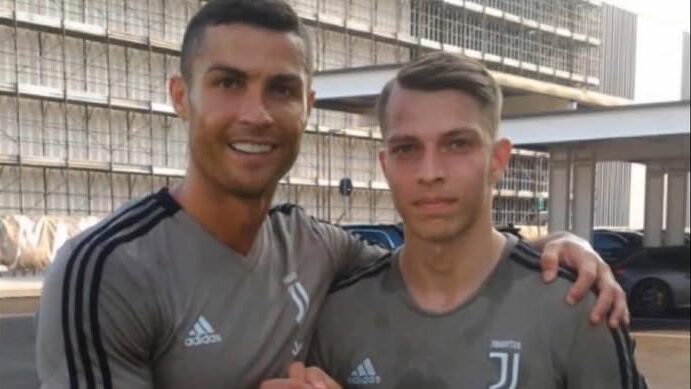 Πρώην συμπαίκτης του Ρονάλντο εργάζεται πλέον στην οικοδομή – Η απίστευτη ιστορία του Σέντριμ Καμεράι (VIDEO)