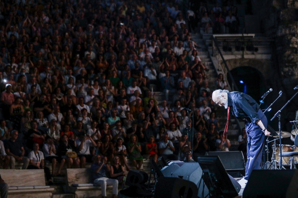 Ο Νιόνιος που δεν χωρούσε πουθενά και η ειρωνεία της αποθέωσης