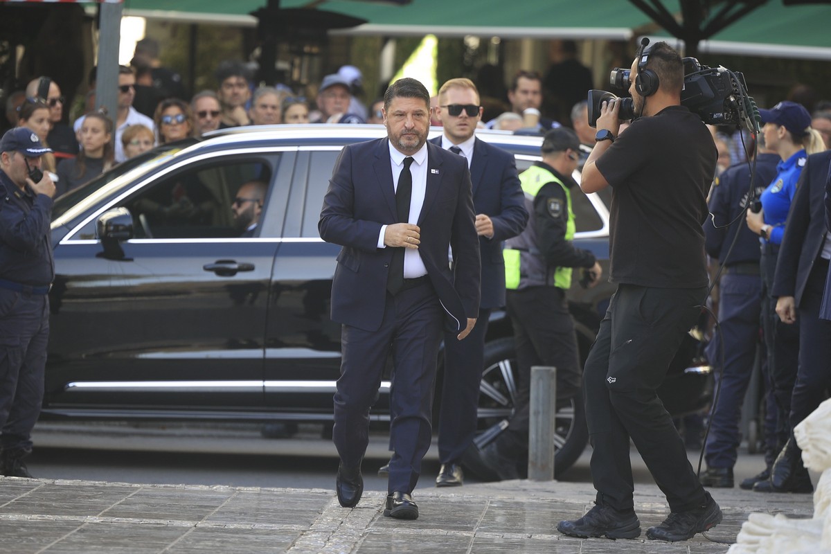 Διονύσης Σαββόπουλος: Σε λαϊκό προσκύνημα η σορός του (ΦΩΤΟ)